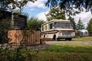 Property grounds - Sleeps 2 -Pets Welcome -Private Hot Tub -Alabama (Skegness)