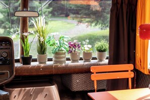 Interior - Sleeps 2 -Pets Welcome -Private Hot Tub -Alabama (Skegness)