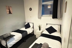 Room - Apartment Sleeps 4 with Parking (Greater Manchester)