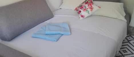 Iron/ironing board, WiFi, bed sheets
