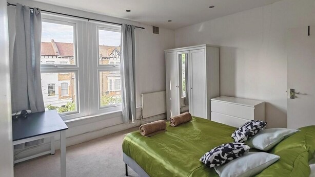 Unclassified image, 1 of 18, button - Spacious Apartment Sleeps 7 near central London (Greater London)