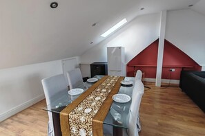 Unclassified image, 4 of 18, button - Spacious Apartment Sleeps 7 near central London (Greater London)
