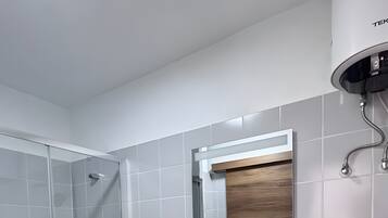 Shower, towels
