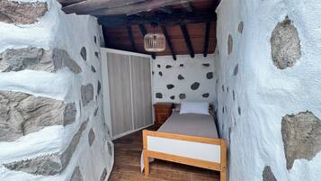 WiFi, bed sheets