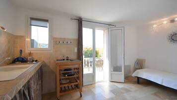 2 bedrooms, iron/ironing board, WiFi, bed sheets
