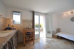 2 dormitorios, tabla de planchar con plancha, wifi y ropa de cama