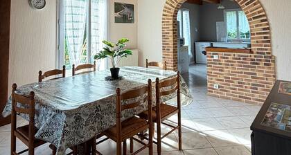 Landhaus 20 Min. von Salers mit privater Terrasse und Garten