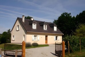 Exterior - Country House 20 Minutes from Salers with Private Terrace and Garden (Jaleyrac)
