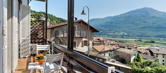 Casa Sole Trento, Trentino-Alto Adige: Moderno Refugio con Balcón Panorámico