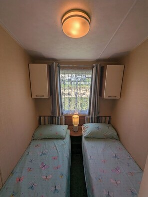 2 bedrooms, iron/ironing board, WiFi