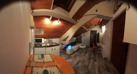 WLAN, Bettwäsche. Charmantes, klimatisiertes und gemütliches Studio zur Erkundung der Auvergne