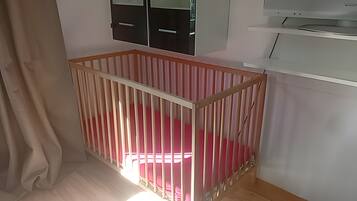 2 chambres, fer et planche à repasser, Wi-Fi, draps fournis