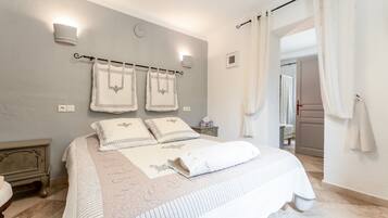 2 bedrooms, WiFi, bed sheets, wheelchair access