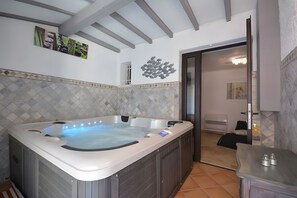 Interior - “Lavender Room” Guest Room with Shared Pool, Garden, and Wi-Fi (Bédoin)