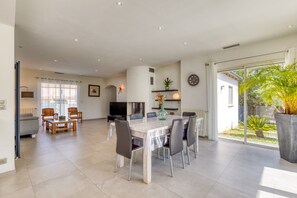 Dining - Serene, Family-Friendly Villa du Soleil: Comfort Between Sea and Countryside (Frontignan)