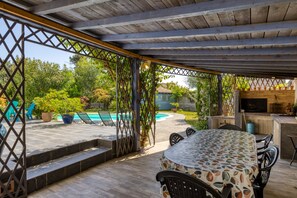 Outdoor dining - Serene, Family-Friendly Villa du Soleil: Comfort Between Sea and Countryside (Frontignan)