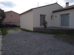 Property grounds - The Serene, Family-Friendly Sun Villa (Frontignan)