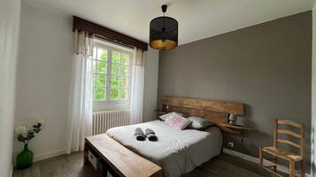 3 bedrooms, iron/ironing board