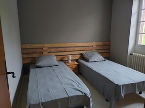 3 bedrooms, iron/ironing board