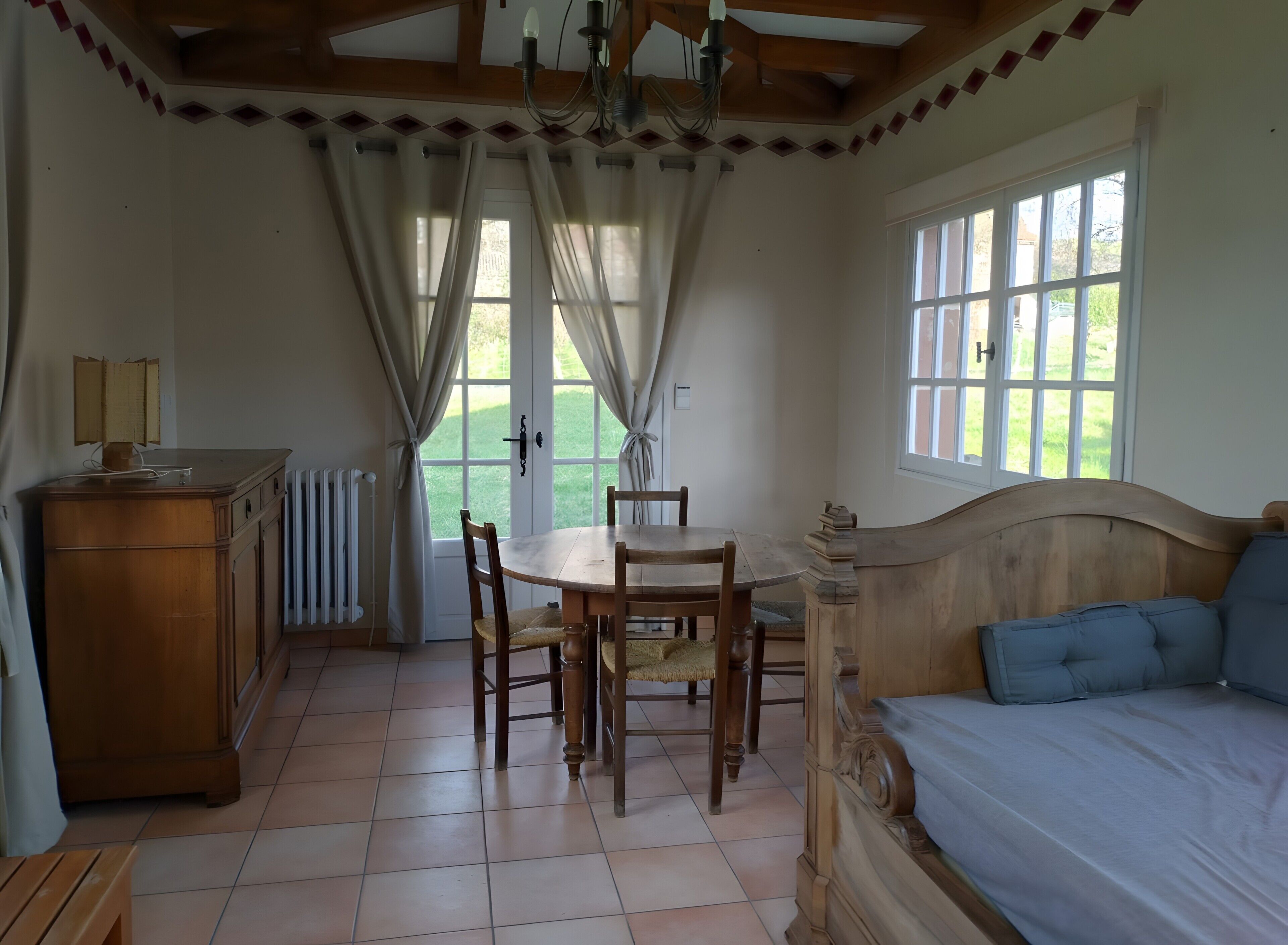 3 chambres, fer et planche à repasser