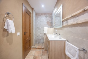 A bathroom with a wooden door, a sink, a mirror, and a shower. - Hacienda El Legado 2 Apartment with Shared Pool, Wi-Fi & Air Conditioning (Chiclana de la Frontera)
