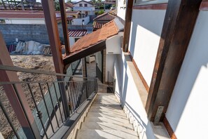 Interior - Seaside Apartment 'Trifamiliare Garden - Conchiglia' with Private Terrace, Wi-Fi & AC (Agnone)