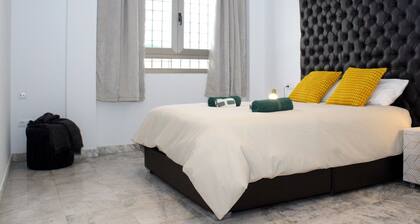 Holiday Home 'Spacious Apartment in Triana' with Wi-Fi and Air Conditioning