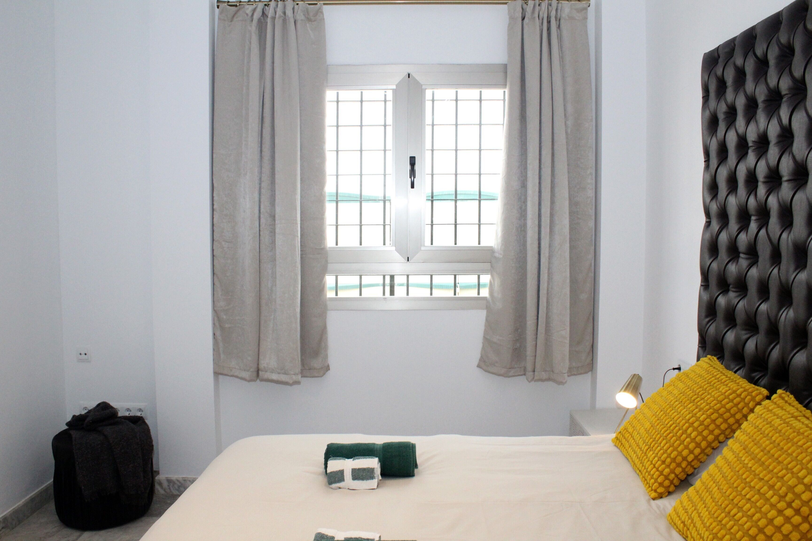 2 chambres, fer et planche à repasser, Wi-Fi, draps fournis