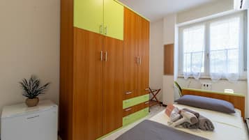 1 chambre, fer et planche à repasser, Wi-Fi, literie fournie