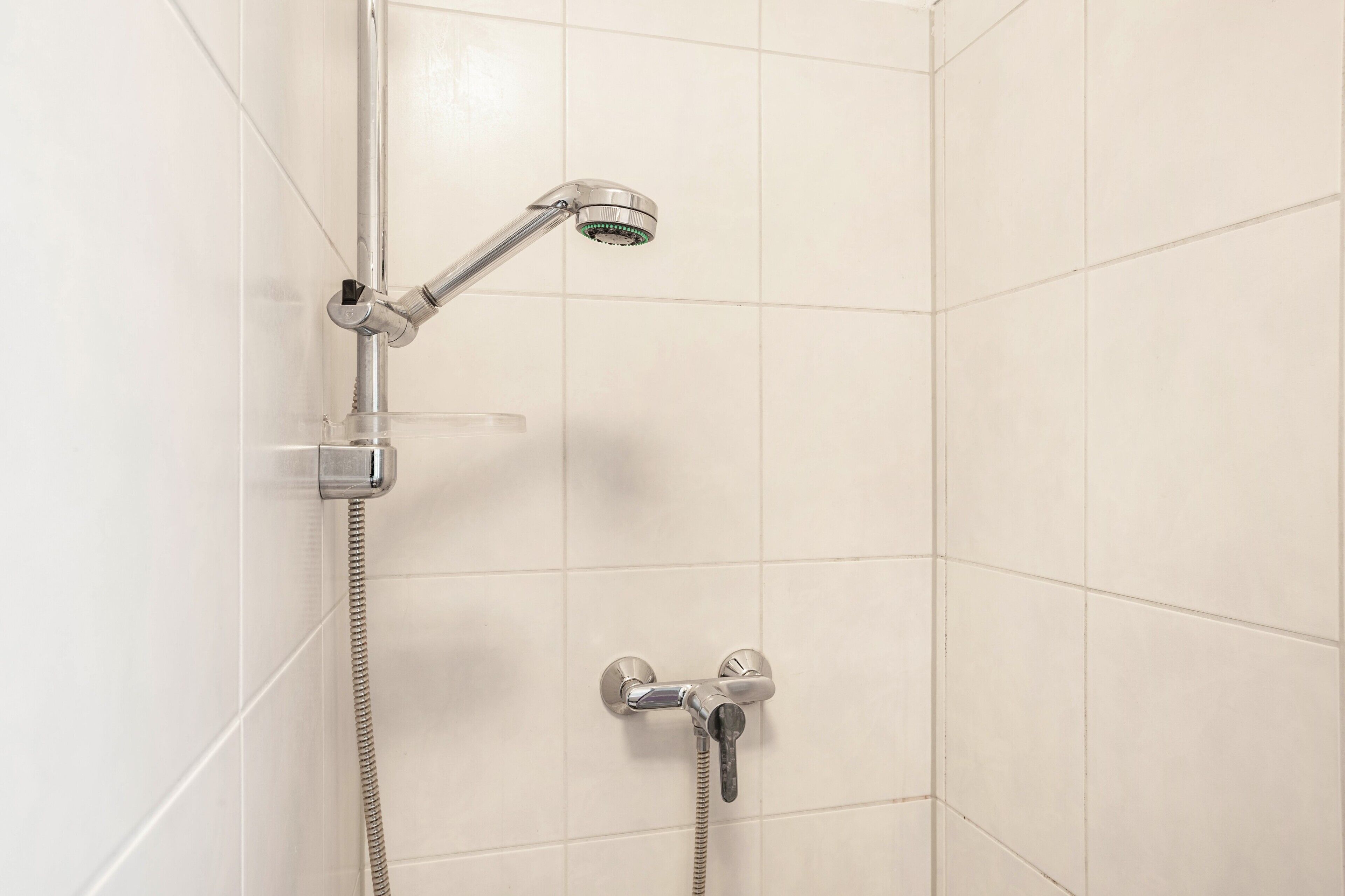 Douche, sèche-cheveux