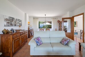 TV - Semi-detached house with sea views and communal pool (Begur)