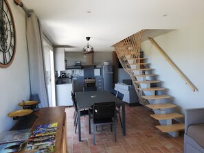 Interior - Holiday Home “Gîte Les Tourettes” with Shared Pool, Private Terrace and Wi-Fi (Nauviale)