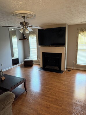 Smart TV - The Oriole in Fairburn,Ga. (Fairburn)