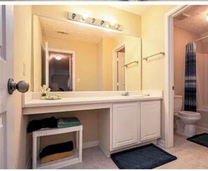 Bathroom - Spacious 6-bedroom3.1/2bath house in tranquil Fairburn with AC (Fairburn)