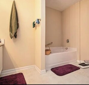 Hair dryer, towels, soap, toilet paper - The Oriole in Fairburn,Ga. (Fairburn)