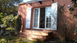 Exterior detail - U Borgu Garden-Level Apartment (Appietto)