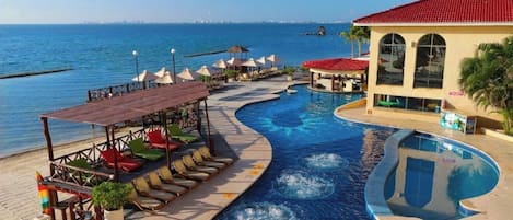 10 outdoor pools