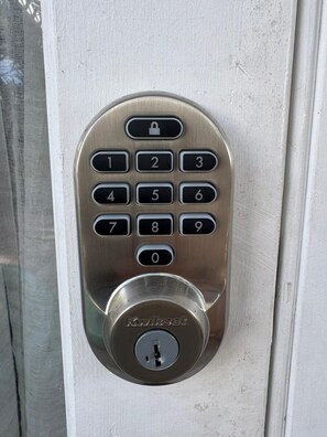 Miscellaneous - Beautiful 1-bedroom studio in Lake Worth Beach with private entrance and patio (Lake Worth Beach)