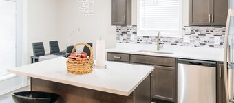 Cozy 2-bedroom house in charming Clarksville with AC