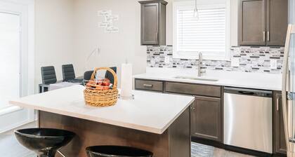 Cozy 2-bedroom house in charming Clarksville with AC