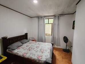 2 bedrooms, Internet, bed sheets - Howler Monkey Sunset House / Just 200 mts from the Beach and Sunsets (Guanacaste Province)