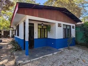 Exterior - Howler Monkey Sunset House / Just 200 mts from the Beach and Sunsets (Guanacaste Province)