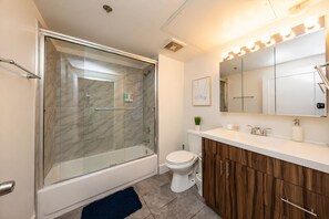 Bathroom - Modern 2BR Chicago Retreat Near McCormick Place with Skyline View & Gym (Chicago)