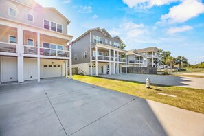 Exterior - Golf Cart Included + Close to Beach and Restaurants! (Carolina Beach)