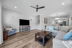 Smart TV, ping pong - Golf Cart Included + Close to Beach and Restaurants! (Carolina Beach)