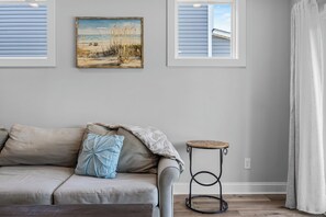 Smart TV, ping pong - Golf Cart Included + Close to Beach and Restaurants! (Carolina Beach)