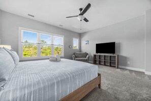4 bedrooms, desk, iron/ironing board, WiFi