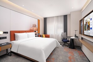 Kamar Single Comfort | Meja kerja, ruang kerja ramah laptop, dan setrika/meja setrika