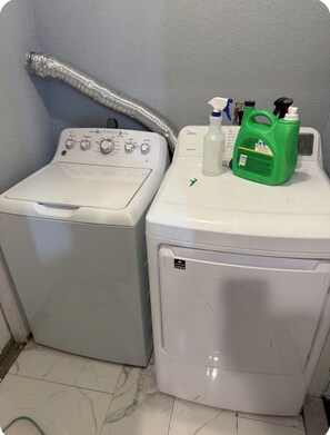 Interior - Soothing 4-bedroom estate perfect for relaxing stays in Blytheville (Blytheville)