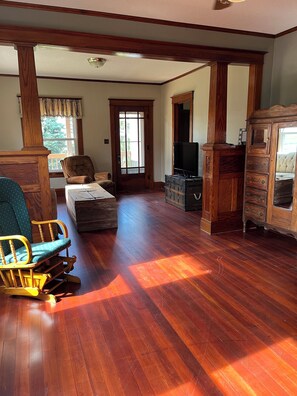 Interior - 4-bedroom farmhouse in delightful Pella with AC for relaxing stays (Pella)
